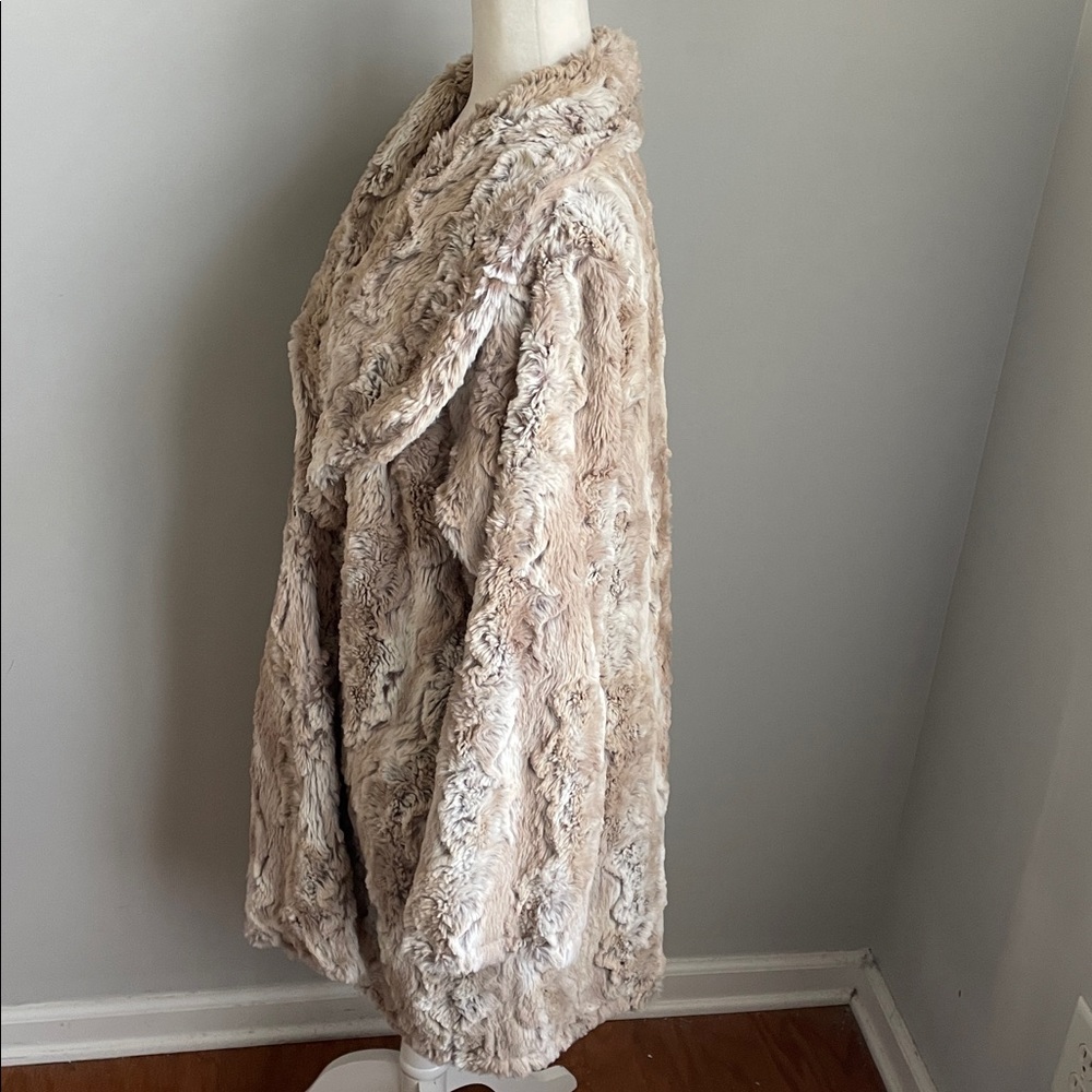 Vine Street Faux Fur Cream Coat Size XL - Picture 3 of 8